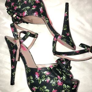 Betsey Johnson Haylie size 9.5M